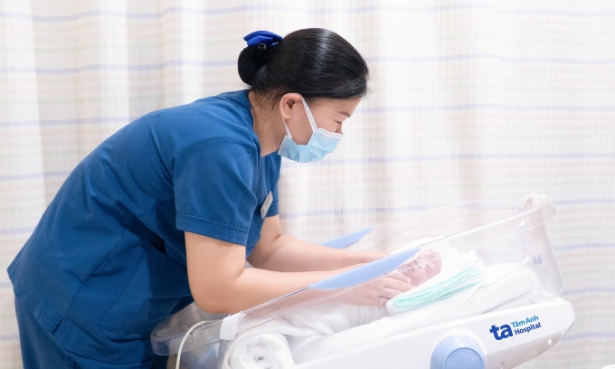 image001-1750206468-5356-1750206678 Bé Na được chăm sóc tại phòng kangaroo. Ảnh: Ngọc Châu