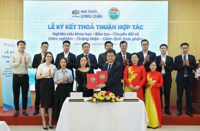 image001-1750999750-6782-17509-5946-5952-1751000170 Lãnh đạo đôi bên tại lễ ký kết hôm 25/6. Ảnh: Long Châu