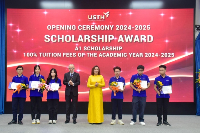 image003-1751076620-9830-1751076797 USTH trao học bổng cho sinh viên năm học 2024-2025. Ảnh: USTH