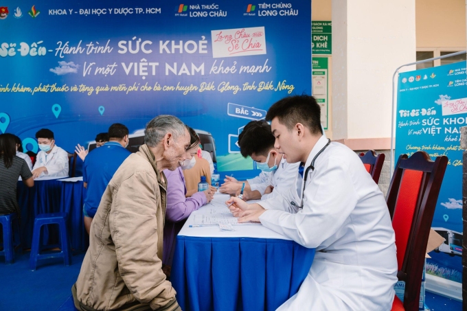 image005-1749804224-3838-1749804414 Chương trình đặt mục tiêu người dân vùng xa tiếp cận dịch vụ y tế, đảm bảo sức khỏe và đời sống tốt hơn. Ảnh: Long Châu