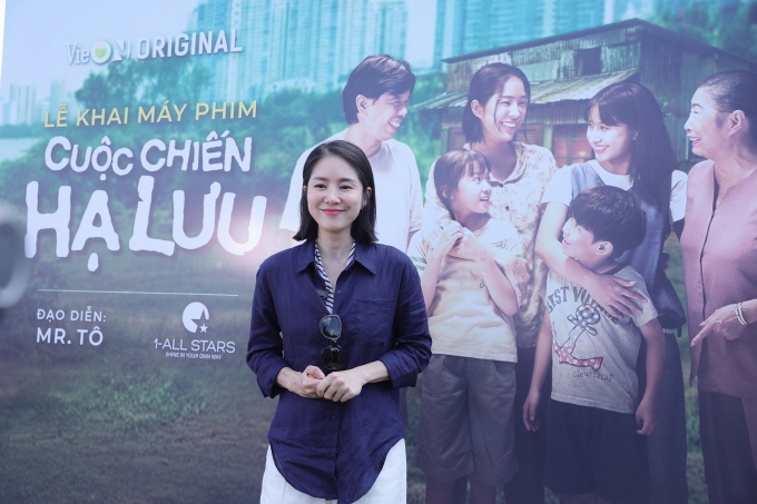 image005-1749804577-1749804723-8403-1749804796 Diễn viên Lê Phương tại lễ khai máy Cuộc chiến hạ lưu. Ảnh: VieON