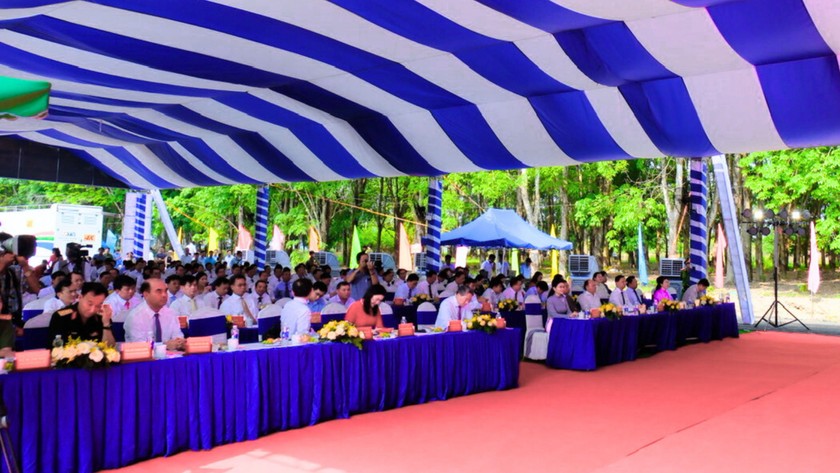 Đại biểu tham dự lễ khởi công.