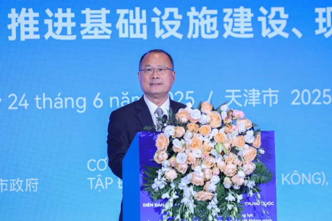 img6342-2-17507541672361254152-7671-9887-1750763759 Ông Jonathan Choi, Ủy viên Thường vụ Chính hiệp Toàn quốc Trung Quốc phát biểu tại diễn đàn, ngày 24/6. Ảnh: VGP
