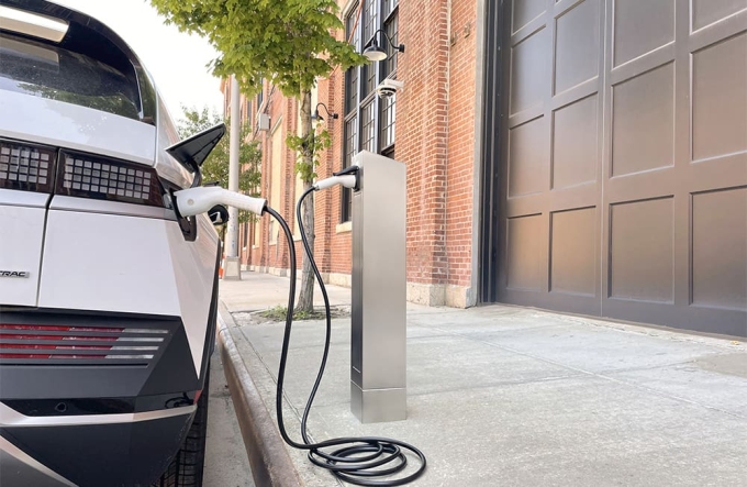 itselectric-mvp-live-2-copy-17-2574-8615-1749445172 Trụ sạc vỉa hè tại bang San Francisco (Mỹ), Ảnh: ChargedEVs