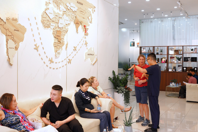 k3-1750932692-5448-1750932969 Nha khoa Parkview Dental là điểm đến của nhiều kiều bào. Ảnh: Parkview Dental