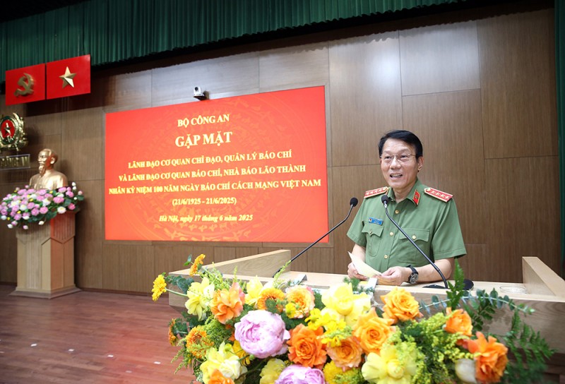 Bộ trưởng Lương Tam Quang mong muốn, báo chí cách mạng tiếp tục là cầu nối giữa lực lượng Công an với nhân dân (Ảnh: Báo CAND)