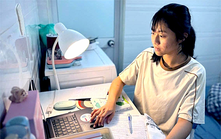 ks-kim-thao-tto-1750911902005608421816 Từ học bổng Chắp cánh ước mơ, Thảo đã đi qua dông bão cuộc đời - Ảnh 1.