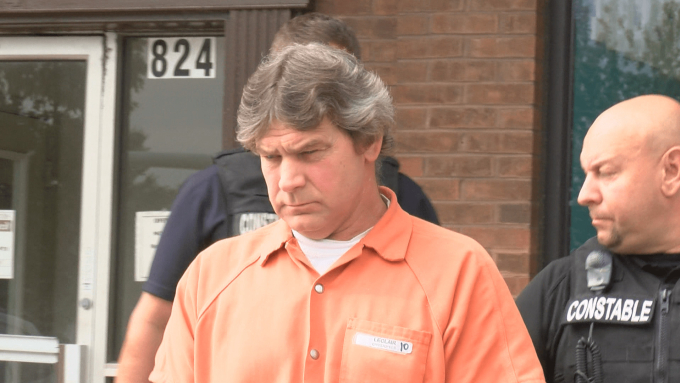 leclair20sentencing20vo205-fra-7670-3333-1750617073 Christopher LeClair, 49 tuổi, ra tòa năm 2018. Ảnh: YourErie