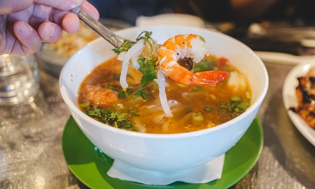lunch-lady-banh-canh-cua-2-1747911305-1747911849-1747911954