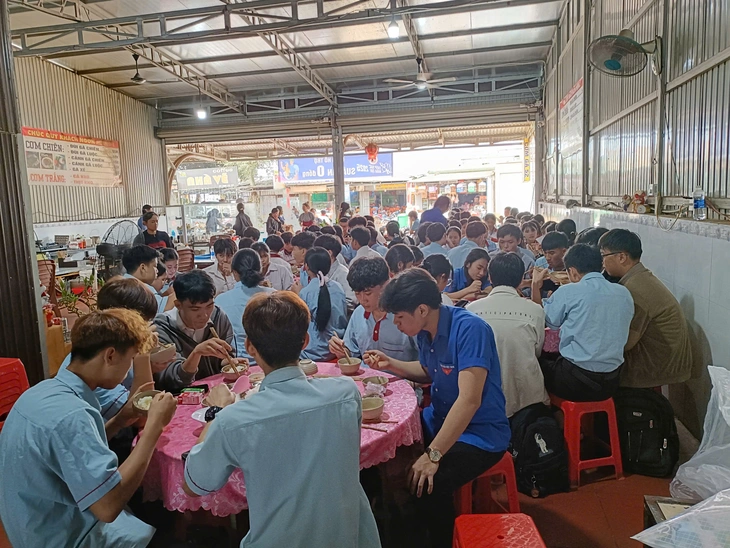 moicomga-2-17509123530991042949547 tốt nghiệp - Ảnh 11.