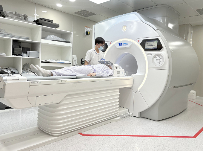 mri-3-tesla-1751256376-1751256-3476-9998-1751259031 Bệnh nhi được chụp MRI tại Phòng khám Đa khoa Tâm Anh Quận 7. Ảnh minh họa: Bệnh viện cung cấp