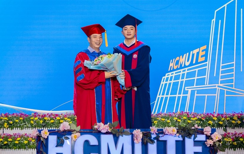 nam-sinh-tot-nghiep-som-tieu-bieu-hanh-trang-la-niem-tin-cua-1750204863-1 Nam sinh tốt nghiệp sớm tiêu biểu: 'Hành trang là niềm tin của mẹ và sổ hộ nghèo'