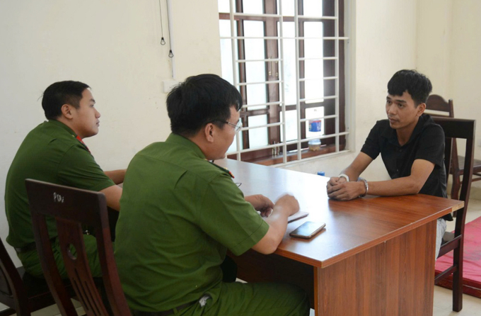 nghi-can-nhat-vu-an-bat-coc-17-5206-4133-1751100634 Nghi can Nhật (góc trái), tại cơ quan điều tra. Ảnh: Hòa Vang