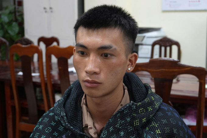 nghi-pham-cuop-tiem-vang-lam-d-1586-1338-1750242701 Hùng tại cơ quan công an. Ảnh: Lê Tiến
