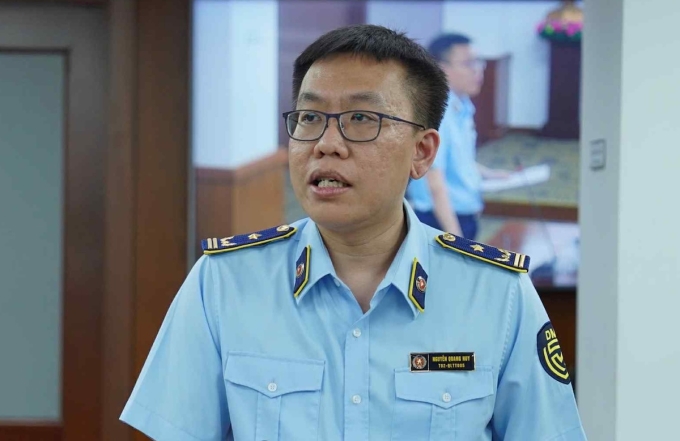 nguyen-quang-huy-qltt-tp-hcm-j-9954-8244-1749125675 Ông Nguyễn Quang Huy, Chi cục phó Quản lý thị trường TP HCM nói tại họp báo chiều 5/6. Ảnh: An Phương