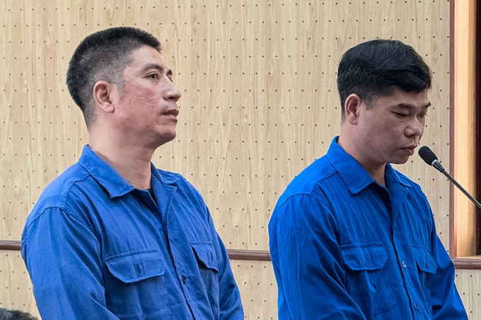 nguyen-van-thanh-va-cao-ba-hoa-6471-6968-1750681732 Nguyễn Văn Thanh (trái) và Cao Bá Hoài tại tòa. Ảnh: Nguyên Đô