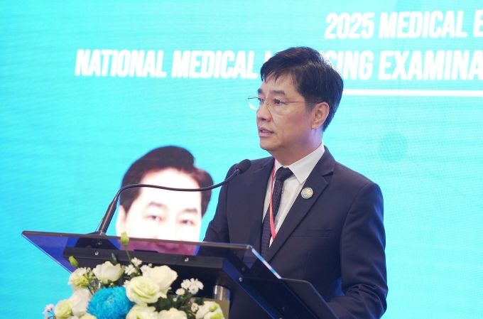 nht02267-jpg-1750755596-175075-9798-7197-1750756537 GS.TS Trần Diệp Tuấn chia sẻ tại hội thảo về kỳ thi cấp phép hành nghề y, ngày 23/6. Ảnh: UMP