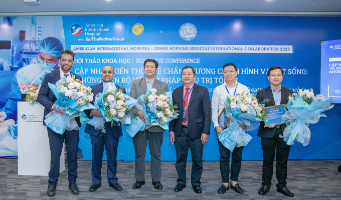 oon4405-1749660390-1749660712-1741-5749-1749661083 Các diễn giả đến từ Đại học Y Dược TP HCM, Johns Hopkins Medine (Mỹ), Bệnh viện Raffles Singapore và Bệnh viện Quốc tế Mỹ tham gia hội thảo khoa học Cập nhật kiến thức về chấn thương chỉnh hình và cột sống: những tiến bộ và giải pháp điều trị tối ưu do bệnh viện Quốc tế Mỹ phối hợp Đại học Y Dược TP HCM tổ chức ngày 10/5 vừa qua. Ảnh: AIH
