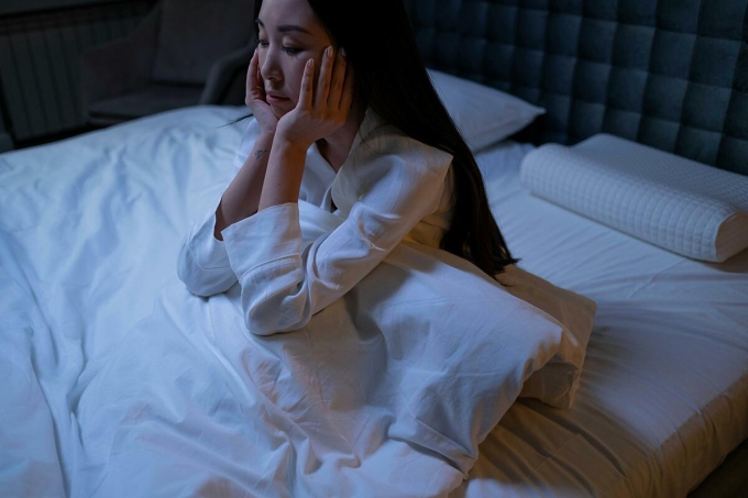 pexels-cottonbro-6941117-17504-5197-8096-1750408348 Một người phụ nữ bị mất ngủ. Ảnh: Pexel