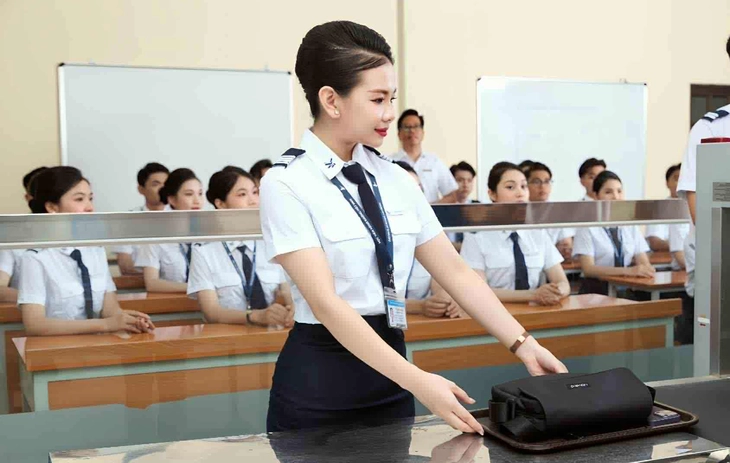 phan-kim-dung-17498708098381414650988 tiếp viên hàng không - Ảnh 1.