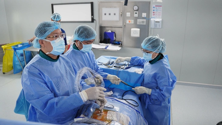 photo-1749533399908-1749533400026549422444 Bệnh viện Quốc tế Mỹ chuyên sâu điều trị bệnh lý thần kinh và cột sống - Ảnh 2.