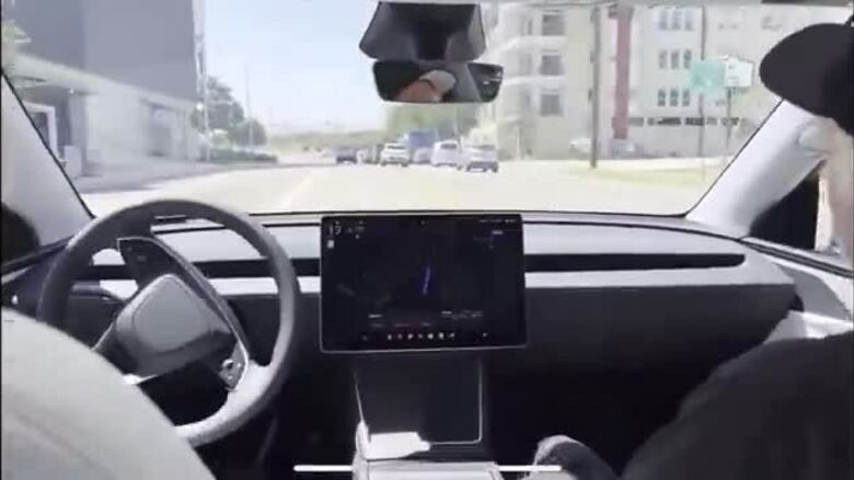 robotaxi-chay-sai-lan-tesla-gap-rac-roi-1750751544 Robotaxi chạy sai làn, Tesla gặp rắc rối