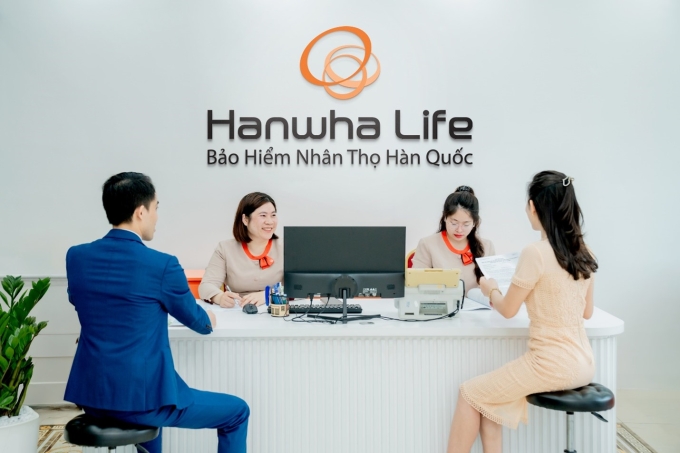 sadasfew-1749691974-1584-1749692289 Khách hàng có thể tiếp cận dịch vụ, sản phẩm của Hanwha Life Việt Nam tại hơn 120 điểm phục vụ khách hàng trên cả nước. Ảnh: Hanwha Life Việt Nam