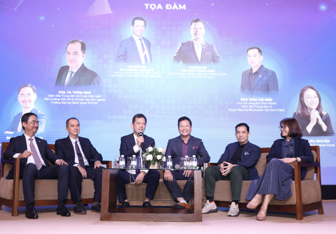 screenshot-2025-06-21-at-21-55-7822-6227-1750517925 Các diễn giả chia sẻ tại tọa đàm về ứng dụng AI trong bất động sản. Ảnh; Phương Uyên