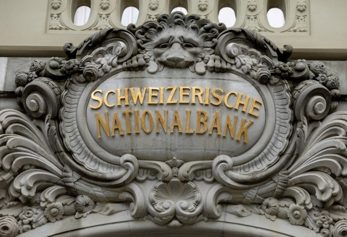 snb-1750329758-5671-1750329848-1 Bên ngoài Ngân hàng Trung ương Thụy Sĩ (SNB) tại Bern. Ảnh: Reuters