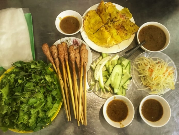 street-food-tour-banh-xeo-2-17-7655-4793-1751256192 Phần bánh xèo Chris thưởng thức ở Đà Nẵng. Ảnh: Chris Dwyer
