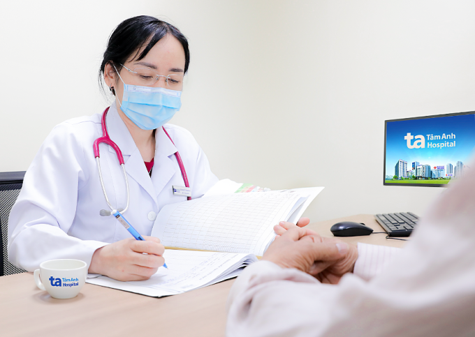 truc-trang-1751104197-6759-175-1367-2422-1751241040 Bác sĩ Thư tư vấn cho bà Dung. Ảnh: Bệnh viện Đa khoa Tâm Anh
