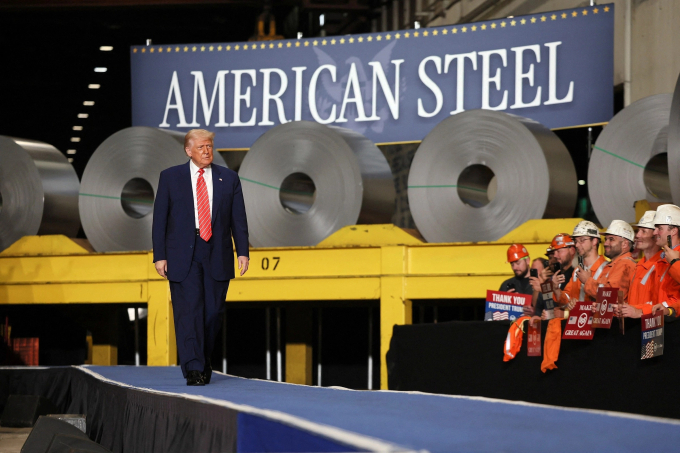 trump-1749121913-6943-1749122665 Tổng thống Mỹ Donald Trump tại Irvin Works ngày 30/5. Ảnh:Reuters