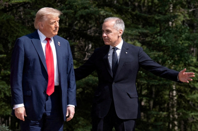 trump-carney-1751068160-8513-1751068225 Tổng thống Mỹ Donald Trump và Thủ tướng Canada Mark Carney ngày 16/6. Ảnh: Reuters