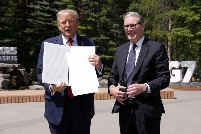 trump-starmer-1750130879-1906-1750130972 Tổng thống Mỹ Donald Trump và Thủ tướng Anh Keir Starmer ngày 16/6. Ảnh: Reuters