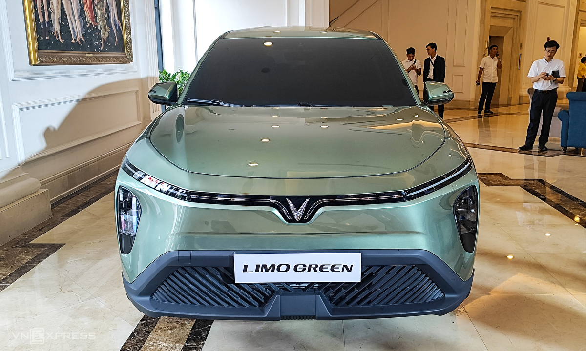 vinfast-limo-green-vne-084140-1749435208-1749436751-1749436872-1
