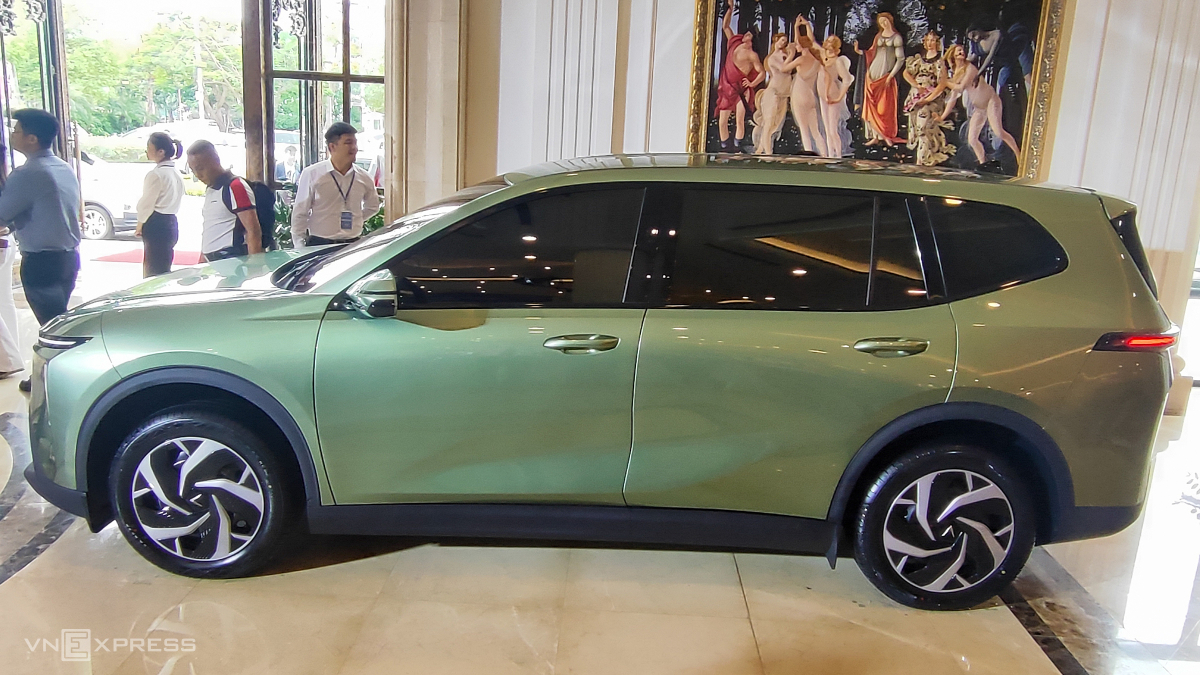 vinfast-limo-green-vne-084518-1749435221-1749436839-1749436875-1