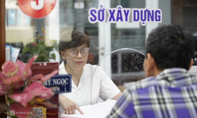 vne6470-jpg-1749210577-1749210-7075-4327-1749210623 Công chức làm việc tại Trung tâm hành chính TP Đà Nẵng, tháng 5/2025. Ảnh: Nguyễn Đông