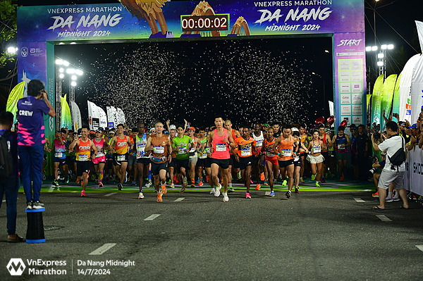 vnh-2960-jpg-1750306917-1750-1750307092 VnExpress Marathon Đà Nẵng quy tụ đông đảo VĐV quốc tế. Ảnh: VM