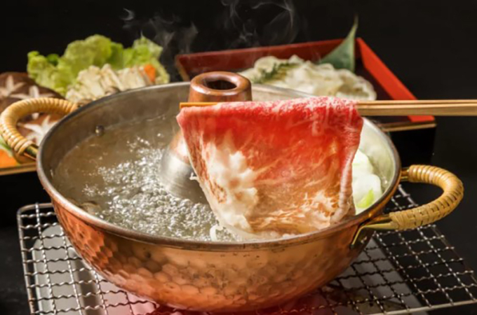 w2-1751256042-4262-1751258606 Bò Wagyu ăn lẩu Shabu-shabu. Ảnh: JNTO