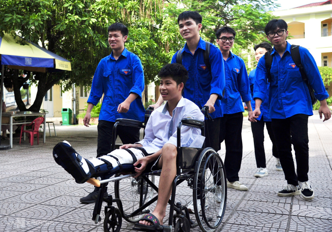 z5579482090823-cae05683643b8ff-1153-5071-1750671325 Thí sinh thi tốt nghiệp THPT 2024 tại Hà Nội. Ảnh: Duy Anh