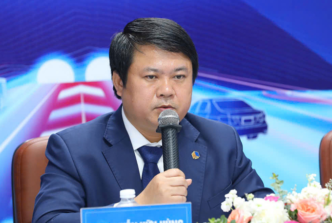 z6689790812443-763a644f111ea34-5731-2170-1749567520 Ông Nguyễn Hữu Hùng, Phó chủ tịch HĐQT trả lời cổ đông. Ảnh: Phương Linh