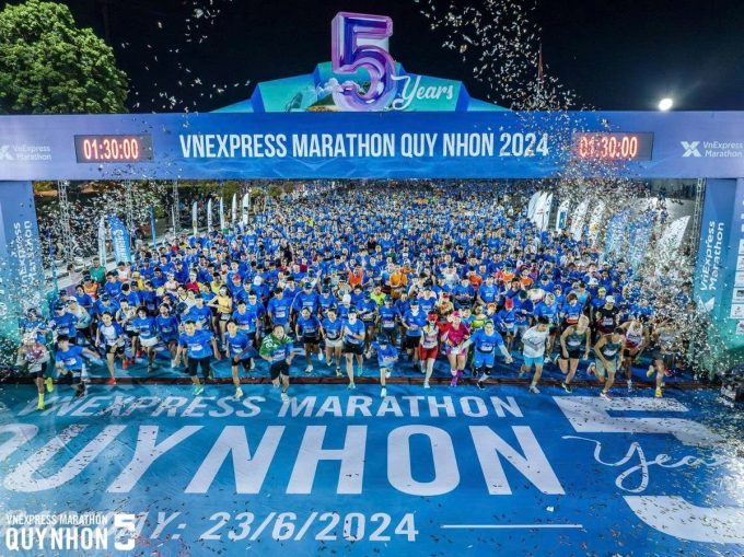 z6693320293479-13a138c36b48859-1727-4541-1749691696 Runner tham dự VnExpress Marathon Quy Nhơn 2024. Ảnh: VM