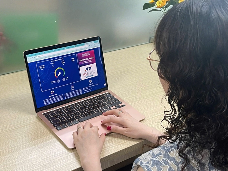 z6697373976759-f42bb72c2af2f6966c489336c9231620-1749707507161477844052 Tốc độ mạng di động của Đà Nẵng bất ngờ giảm mạnh - Ảnh 1.