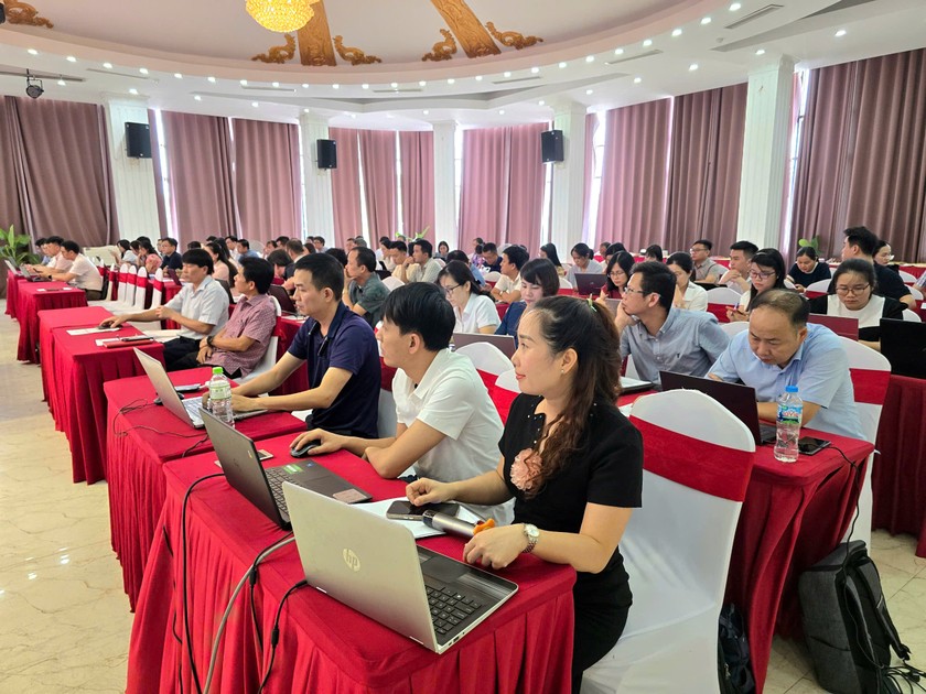 Các đại biểu tham dự hội nghị.