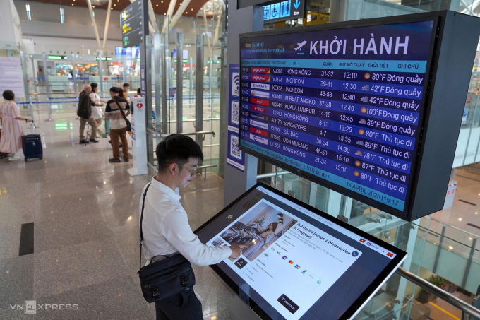 z6720398002674-f6535f3d13a2b1d-8107-1776-1750307092 Hệ thống video call kiosk và màn hình tra cứu thông tin đa ngôn ngữ tại nhà ga T2, sân bay quốc tế Đà Nẵng. Ảnh: Nguyễn Đông