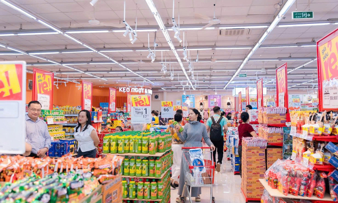 z6722650098342-b8fea652af9b9cb-6351-9006-1750348969 Người tiêu dùng quan tâm nhiều tới các ưu đãi dành cho hàng hóa thiết yếu. Ảnh: MSN