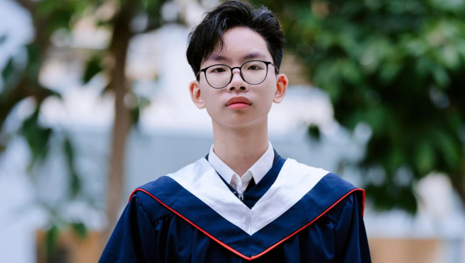 z6725002160888-e5e27c97169a64a-2097-9532-1750412795 Lê Nguyễn Minh Hiếu chụp ảnh tốt nghiệp hồi đầu năm. Ảnh: Nhân vật cung cấp