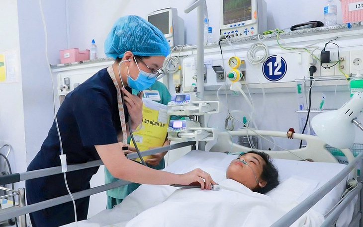 z6737659964214470135ae849fa2e020438d8953f0b9d7-17507575898352009171680 Cấp cứu kịp thời sản phụ sinh con tại nhà bị hôn mê sâu - Ảnh 1.