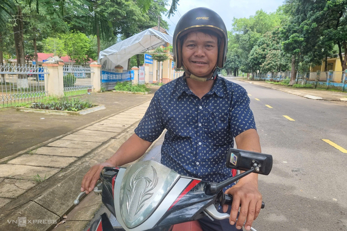 z6747241611356-eed0443aa036cd7-2319-2960-1751002691 Anh Ksor Wek hoàn thành kỳ thi tốt nghiệp THPT sáng 27/6. Ảnh: Trần Hóa