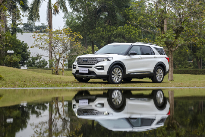 01-ford-explorer-ngoa-i-tha-t-8967-8655-1752043267 Mẫu Explorer lăn bánh tại Hà Nội. Ảnh: FVN